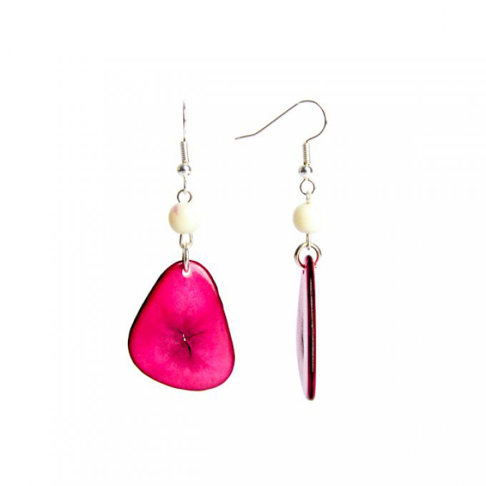 Boucles d'oreilles artisanales avec pétales et perles fines de tagua rose fuchsia