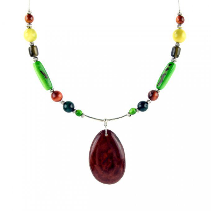 collier ras du cou avec pendentif tagua marron et perles naturelles en ivoire végétal vert marron
