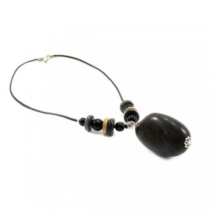Collier pendentif et perles en ivoire végétal gris / noir