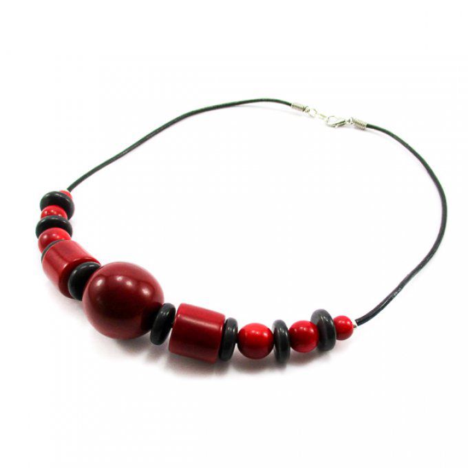 Collier original fantaisie avec perles en tagua rouge
