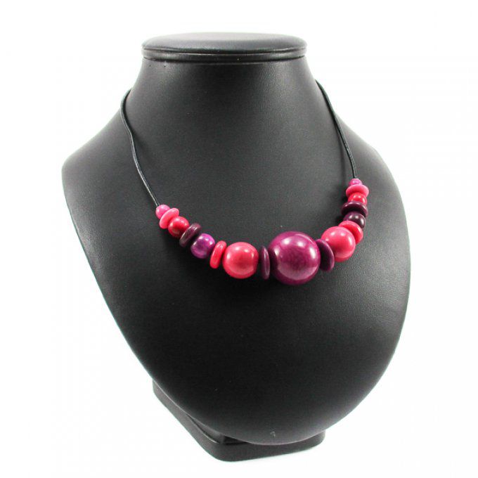collier artisanal perles végétales rose violet