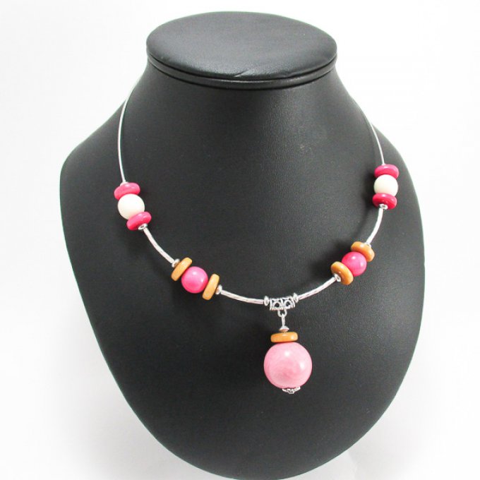 collier en perles d'ivoire végétal rose