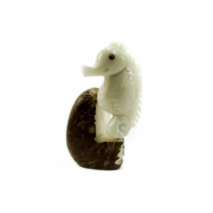 statuette figurine hippocampe en ivoire végétal