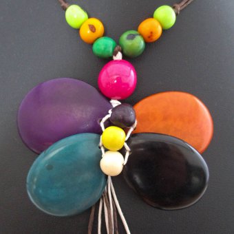 collier ivoire vegetal tagua papillon, bijoux artisanal ecologique