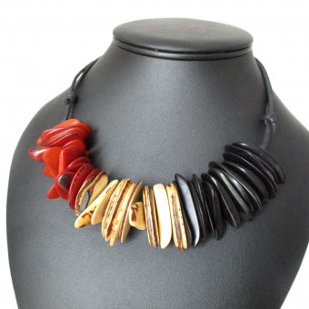 collier ivoire vegetal ou tagua, bijoux ethnique naturel ecologique, artisanat, collier ecolo