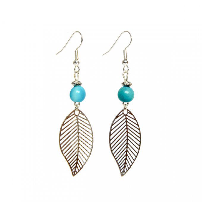 boucles d'oreilles pendantes argentée et perles turquoises