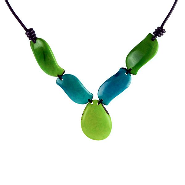 Collier cuir et médaillon en ivoire végétal