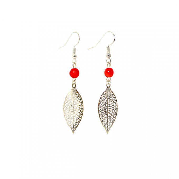 boucles d'oreilles femme feuille brillant argenté et perle rouge