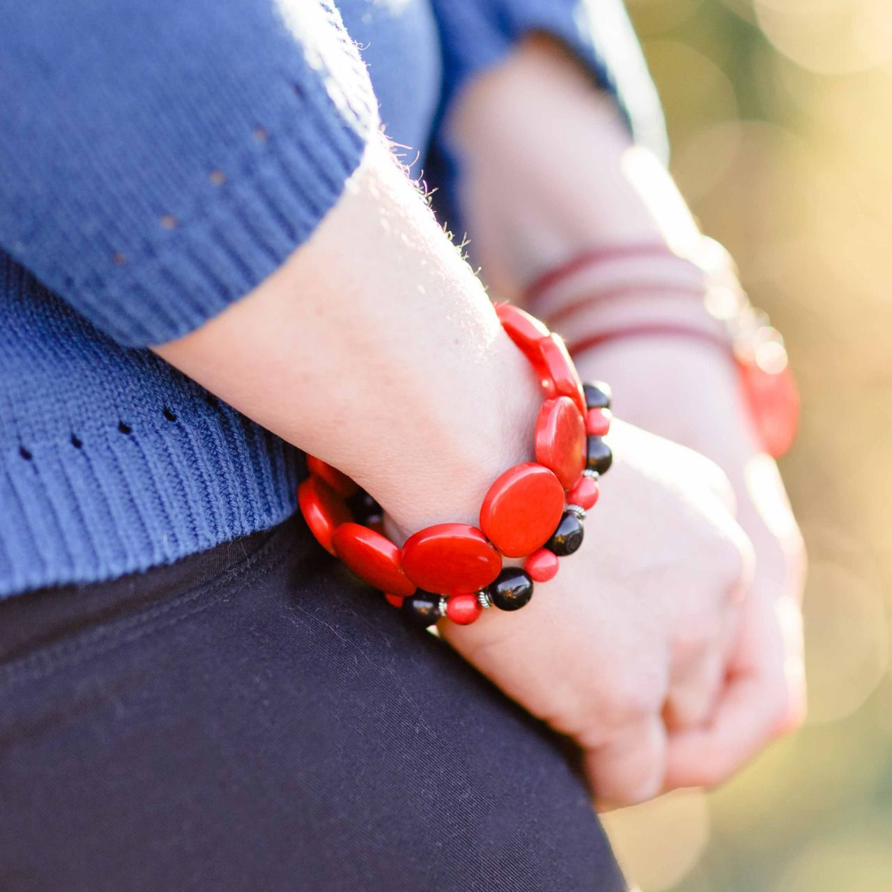 Bracelet manchette rond en ivoire végétal rouge