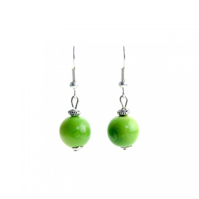 Boucles d'oreilles artisanales fantaisies avec perles simple en ivoire végétal couleur vert