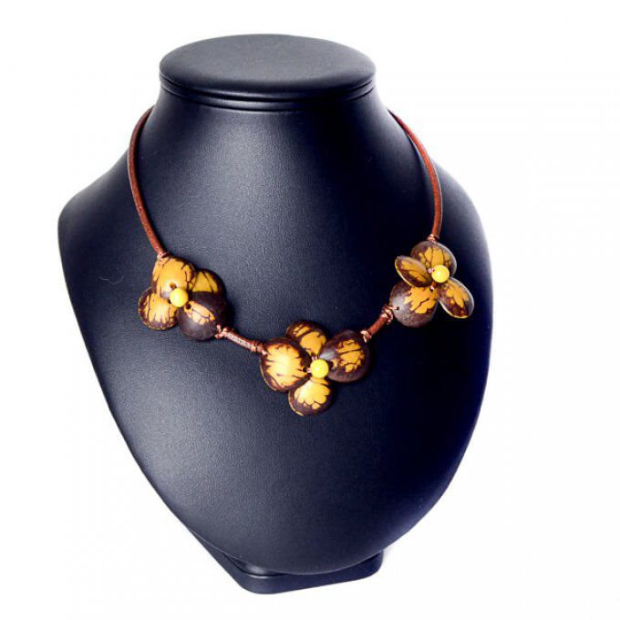 Collier trio de fleurs en tagua jaune