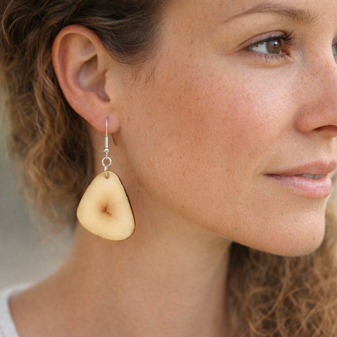 Boucles d'oreilles pétales ivoire végétal naturel