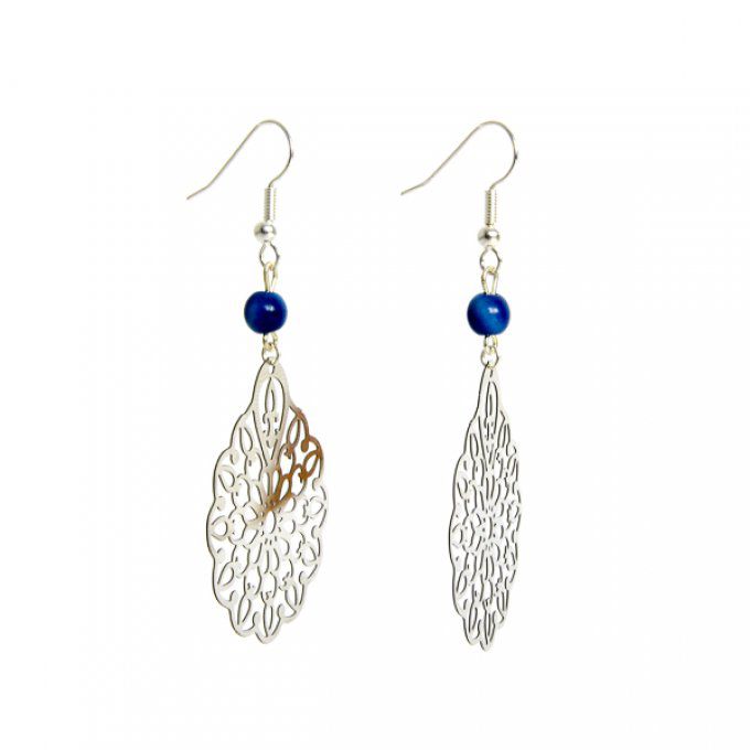 boucles d'oreilles chic argentées et perles bleu en ivoire végétal