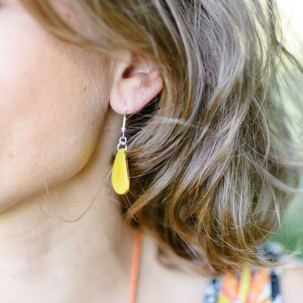 Boucles d'oreilles pétales d'ivoire végétal jaune