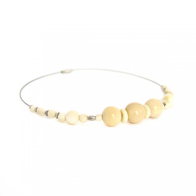 bijoux chic avec perles boules blanc naturel en tagua