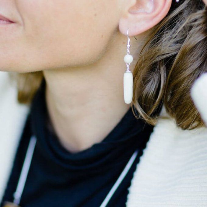 boucles pendantes en tagua blanc