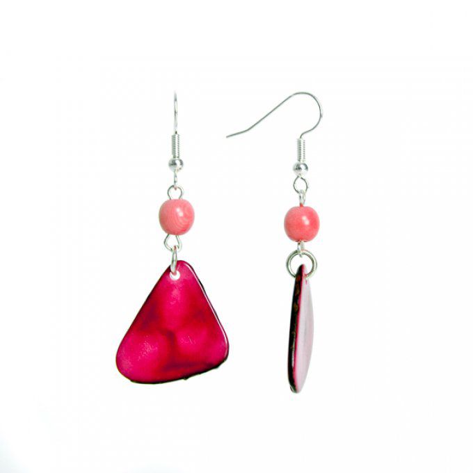 Boucles d'oreilles artisanales en pétales et perles fines de tagua rose fuchsia