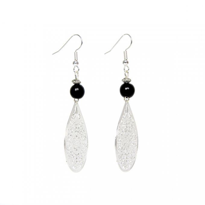 boucles d'oreilles goutte argentée et perles de tagua noires