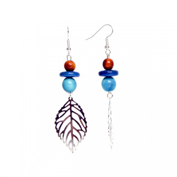 boucles d'oreilles fantaisie chic argentée et perles de tagua bleu et marron