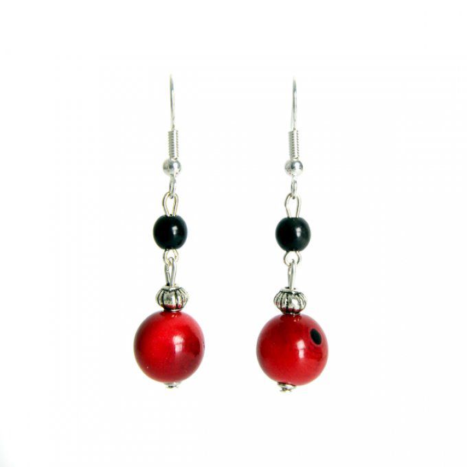 boucles d'oreilles ethnique duo de perles de tagua rouge et noir
