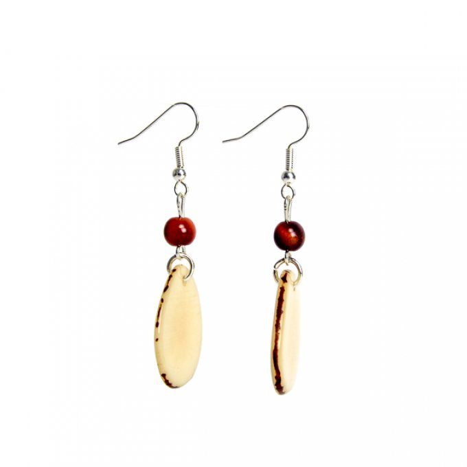 Boucles d'oreilles artisanales avec pétales et perles fines de tagua naturelles