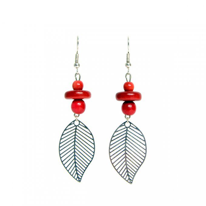 boucles d'oreilles fantaisie argentée et perles de tagua rouge