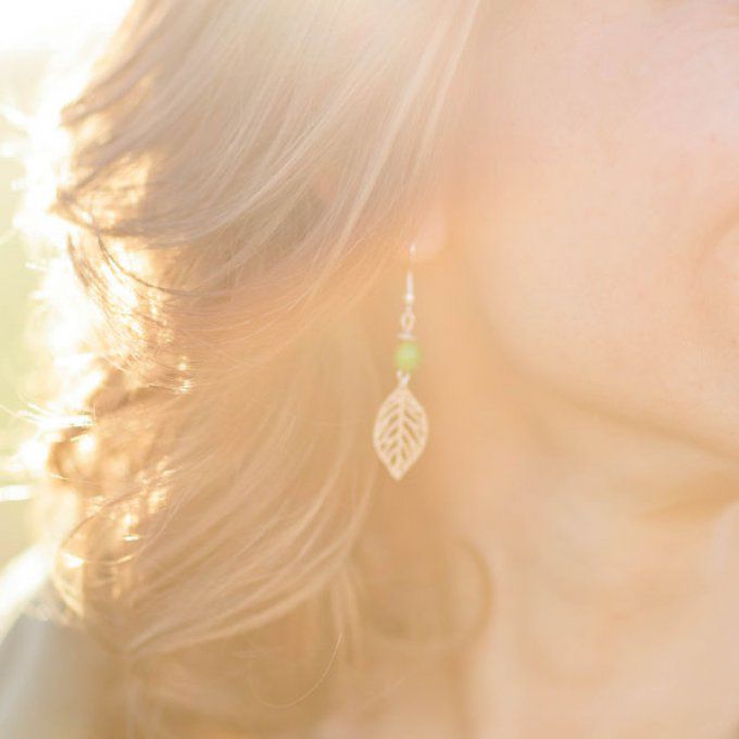 Boucles d'oreilles feuille argentée et perles de tagua vert