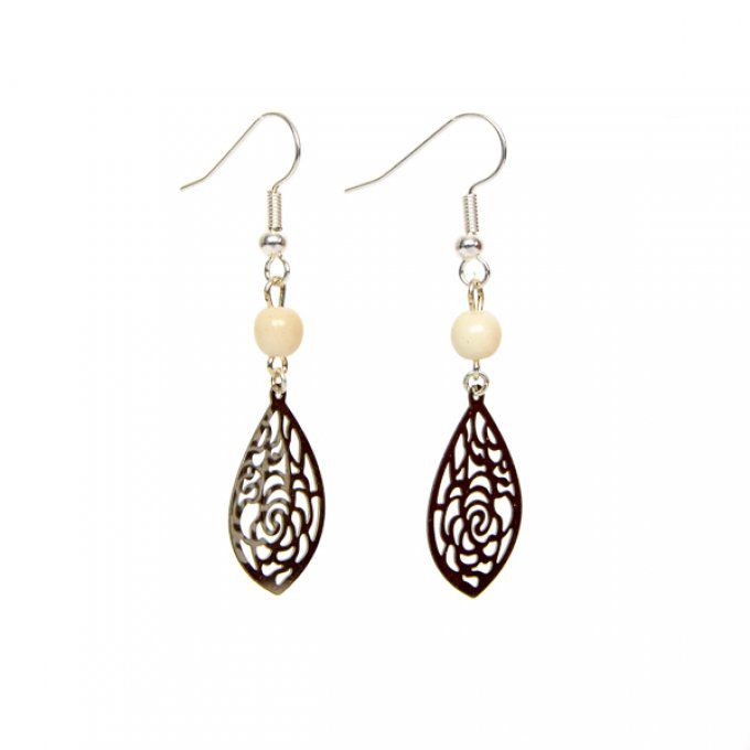 boucles d'oreilles fantaisie rosace fleur et perles en ivoire végétal blanches