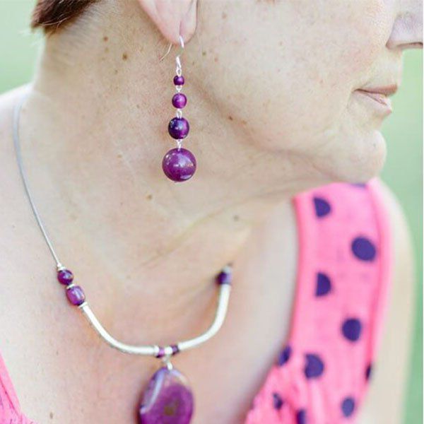Boucles d'oreilles pyramide de perles violet pourpre 