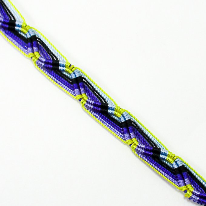 bracelet brésilien ou bracelet de l'amitié fluo violet