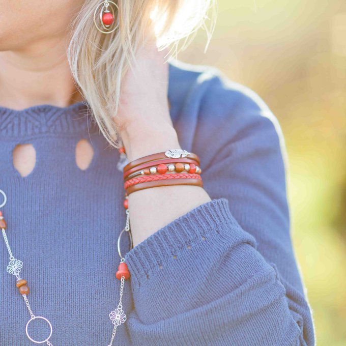 Bijou en cuir femme avec fermoir magnétique et perles rouge marron