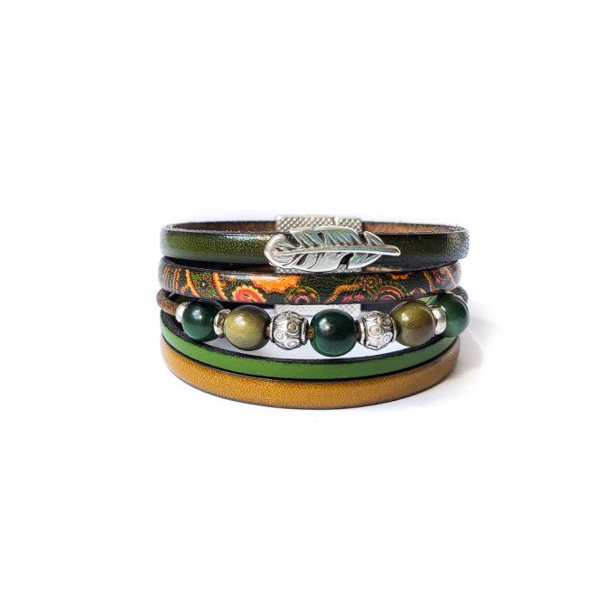 Bracelet cuir et perles assorties couleur vert 