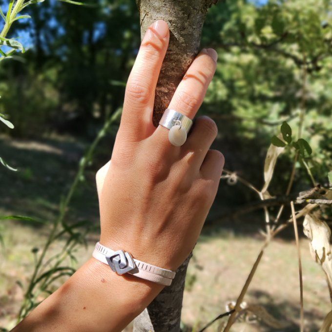 Bracelet en cuir blanc et nacre à personnaliser