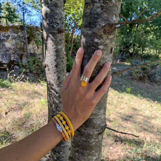 Bracelet cuir et perles jaune assorties