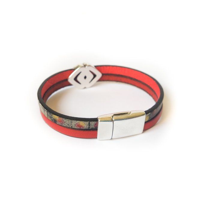 Bracelet en cuir rouge avec motifs