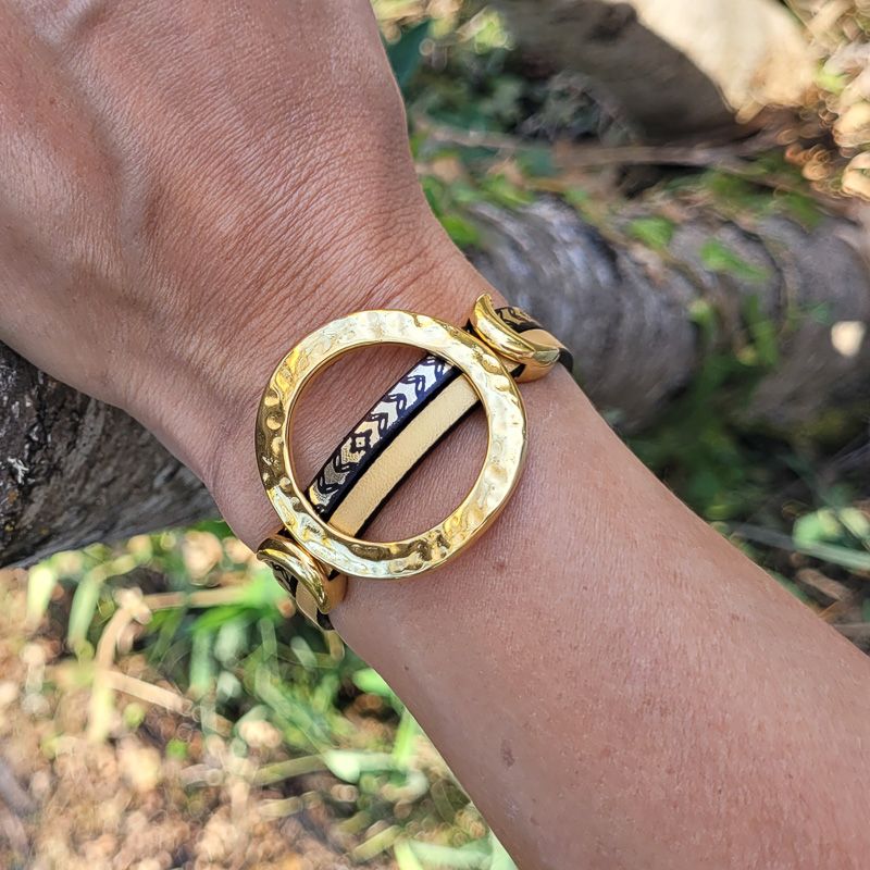 Bracelet cuir anneaux chic noir et or