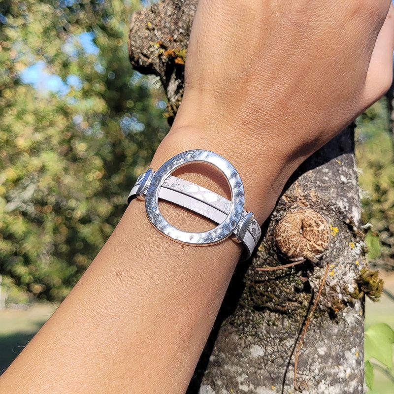 Bracelet cuir anneaux chic blanc