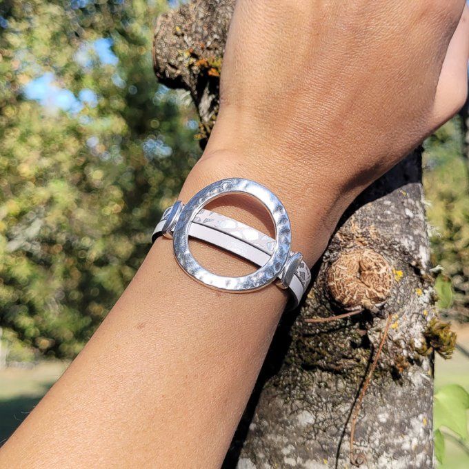 Bracelet cuir anneaux chic blanc