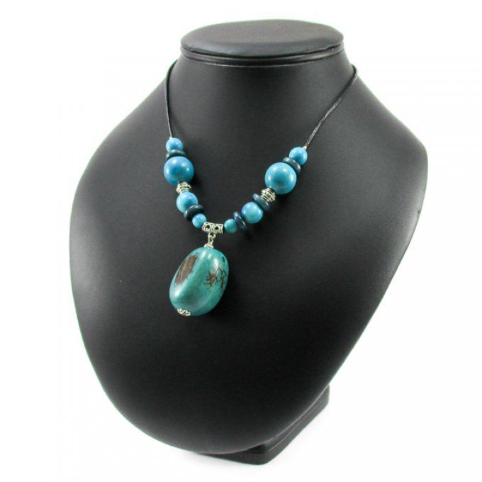 Collier artisanal avec pendentif noix en ivoire végétal turquoise / bleu