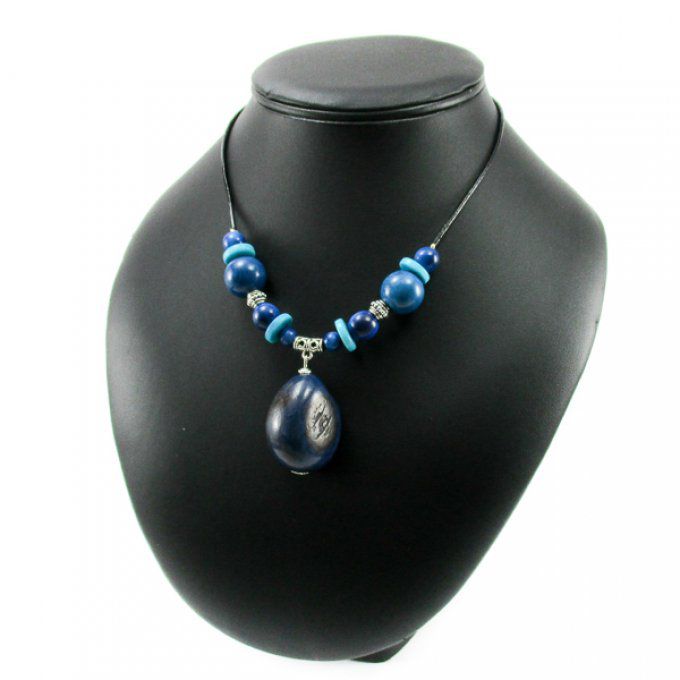 Collier artisanal pendentif noix en ivoire végétal bleu / turquoise