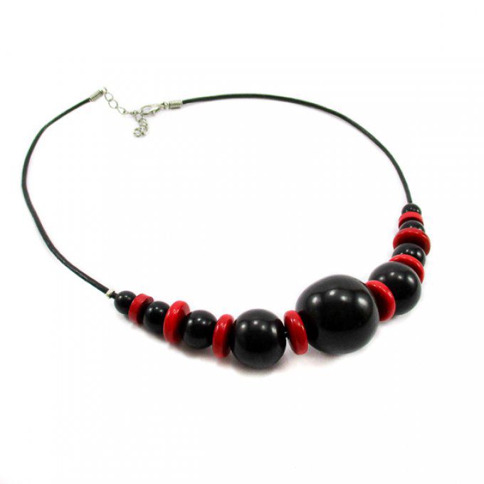 collier artisanal fantaisie perles ivoire végétal rouge noir