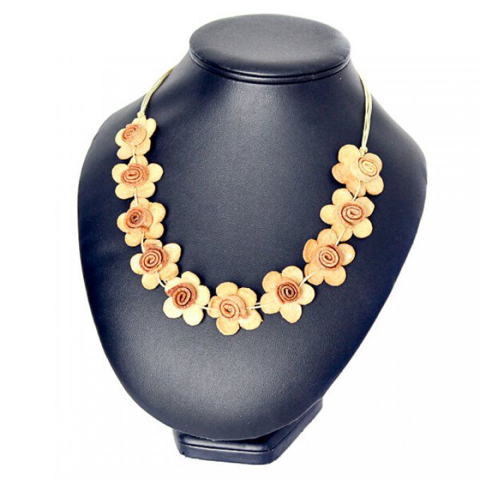 Collier ethnique fleurs en peau d'orange