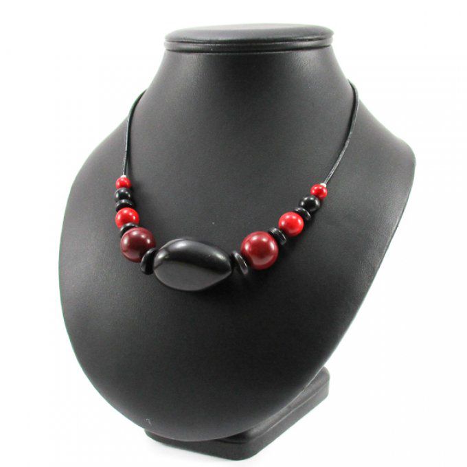 Collier fantaisie perles de tagua noir rouge