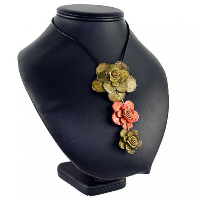 Collier bio fleur peau d'orange kaki marron