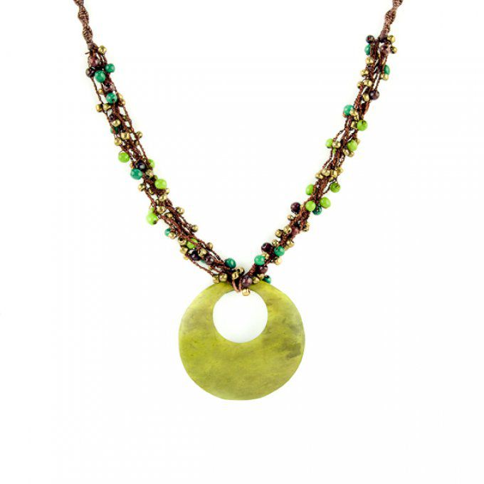 collier artisanal pendentif rond coco vert