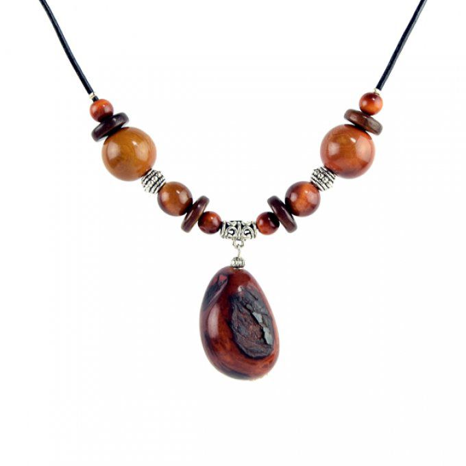 bijou éthique pendentif tagua marron et perles naturelles