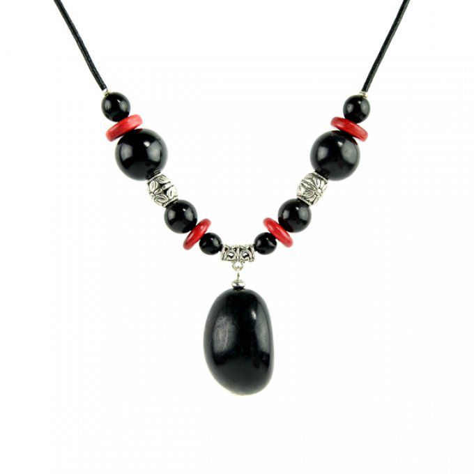 bijou écologique pendentif tagua noir et perles naturelles