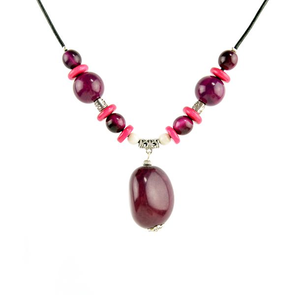 Collier avec pendentif noix en ivoire végétal violet et fuchsia