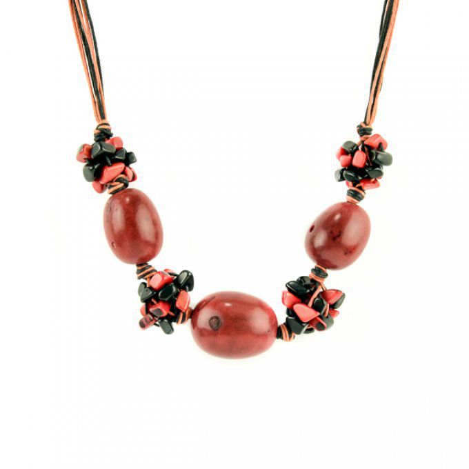 collier ethnique graine ivoire végétal rouge