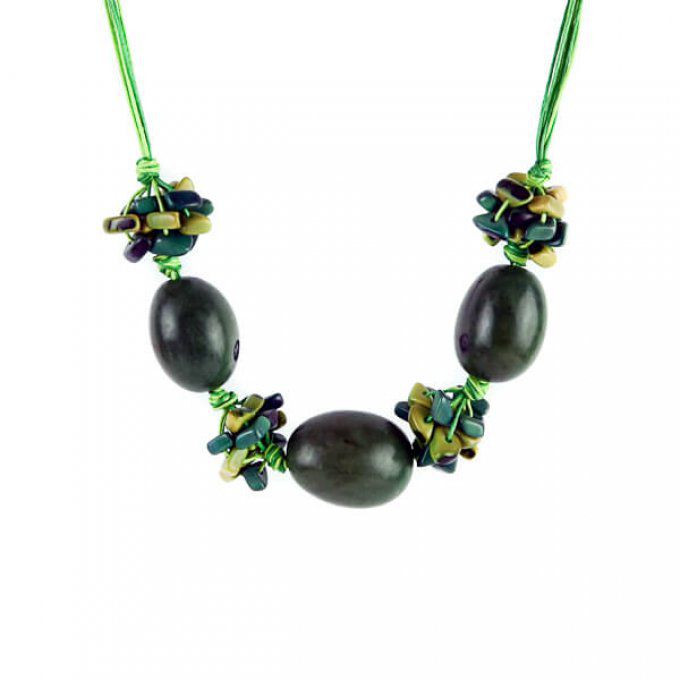 Collier en solde ivoire végétal vert